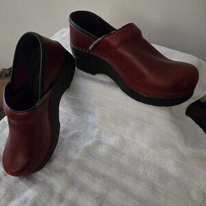Dansko clogs size 37 (6.5-7)